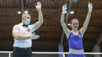 Боксьорката Станимира Петрова и плувецът Петър Мицин ще бъдат знаменосци