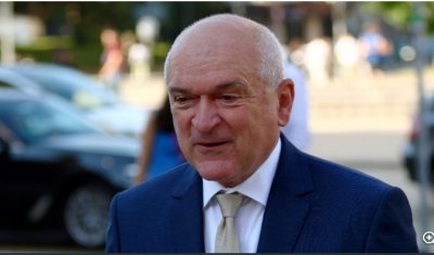 Премиерът Димитър Главчев доволен че е развенчал предизборната дъвка за