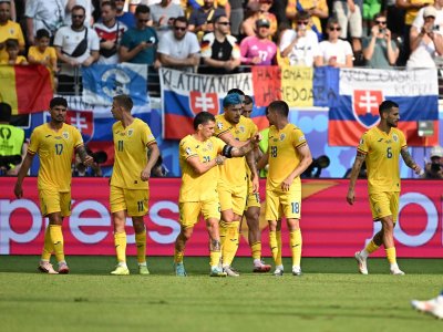 Румъния спечели групата си, а Словакия също продължава към 1/8-финалите след равенство