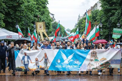 Кубрат Пулев и Деси Добрева поведоха шествието за семейството 