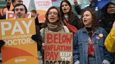Петдневна стачка на младшите лекари в Англия