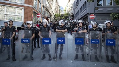 Властите в Истанбул забраниха гей парада