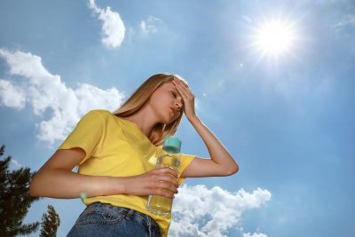 Не е шега: Слънчев или топлинен удар - ето симптомите