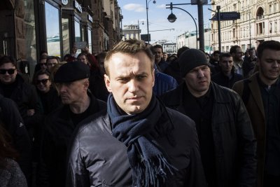 Русия удължи ареста на двамата журналисти, свързани с Навални