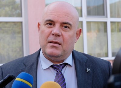 Бившият главен прокурор Иван Гешев е завел трудово дело срещу
