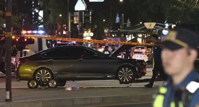 Кола се вряза в група хора в Сеул, има шестима загинали