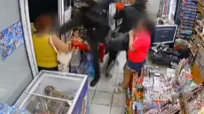 Въоръжени и маскирани обраха магазинче във Варна (ВИДЕО)