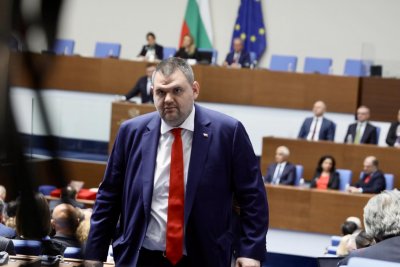 Председателят на ДПС Делян Пеевски коментира в кулоарите неуспешния вот