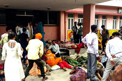 Най-малко 27 души загинаха на религиозно събиране в Индия
