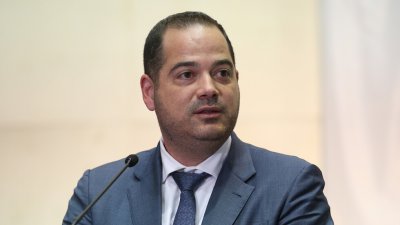 Вътрешният министър на кръстосан разпит заради Брендо