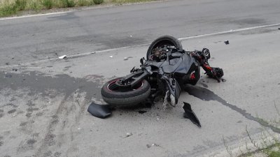 Моторист е с опасност за живота след катастрофа във Варненско съобщиха от