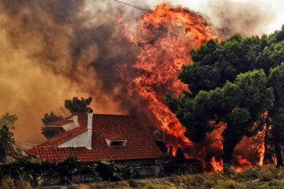 Гърция продължава да гори Десетки горски пожари пламнаха на различни