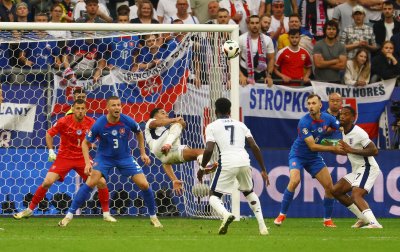 Англия спечели драматичен мач със Словакия на осминафиналите на Евро