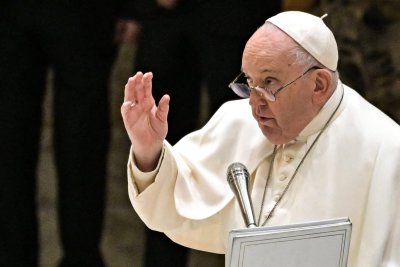Папата изрази "дълбоко огорчение" заради атаката срещу болница в Киев