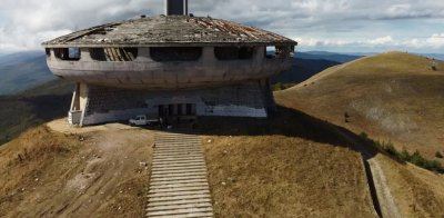 Паметникът на Бузлуджа се нареди сред най известните изоставени сгради в