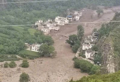 Наводнения хванаха в капан над 130 души в Тибет