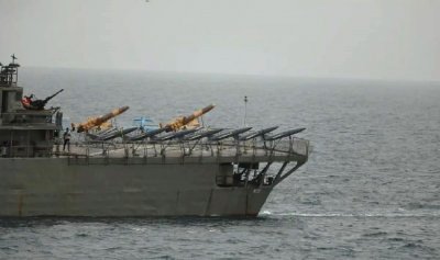 Тежък инцидент в Иран! Военноморски разрушител се обърна при ремонт, има ранени