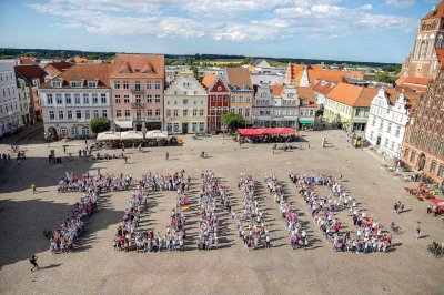 Жителите на Грайфзвалд почетоха Тони Кроос със специална акция която