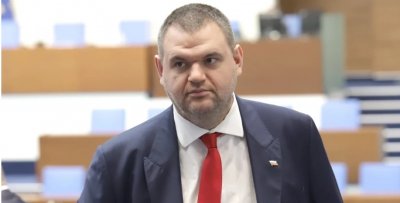 Пеевски обвини Радев, че създава страхове с изявленията за Украйна