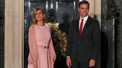 Съдия отложи изслушването на съпругата на премиера Педро Санчес