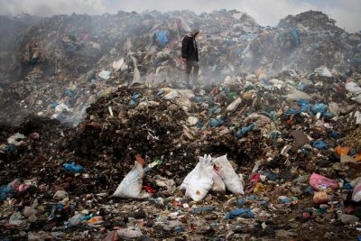 Кризата с отпадъците задълбочава мизерията в Газа