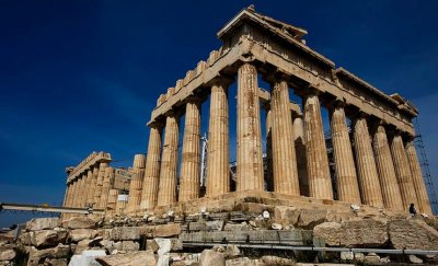 Затварят Акропола в жегата, гърците работят от къщи 