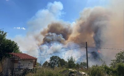 Заради пожарите: Евакуираха хора от с.Срем, настаниха ги в манастир