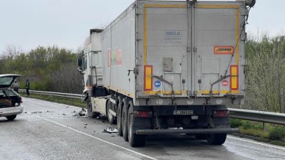 Шофьор пострада в катастрофа с камион до Монтана