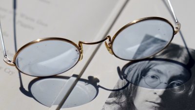 Очилата на Джон Ленън ще бъдат продадени на търг