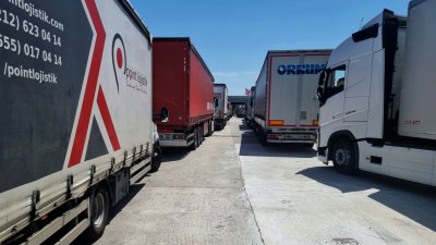 Заради жегите: Ограничават в четвъртък движението на камиони в 9 области