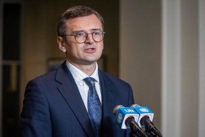 Украинският външен министър заминава утре за Китай