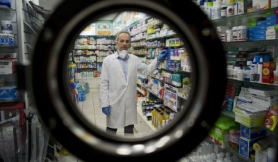 Вдигат цените на близо 600 лекарства в Гърция