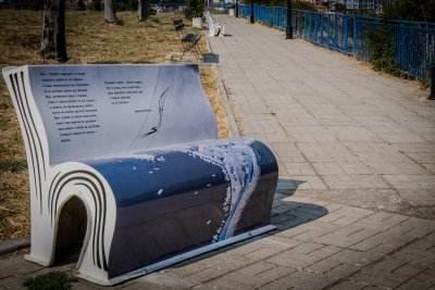 Пейки със стихове на Добромир Банев красят крайбрежната алея в Ахтопол
