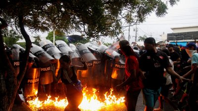 Стотици арестувани по време на протестите във Венецуела