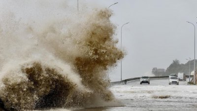 Тайфунът Гаеми удари Китай