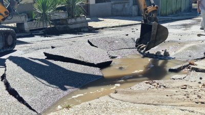 Пореден ден без вода: Голяма авария по главен водопровод в Хасково