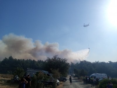 Два големи пожара в Измир, евакуираха квартали