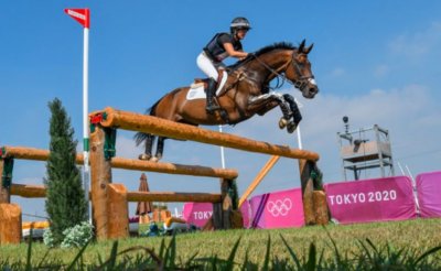 За жените няма жал, но за конете има: Дисквалифицираха състезатели заради тормоз над животните