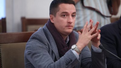 Явор Божанков вдигна градусите в парланмента Депутатът от ПП ДБ запали