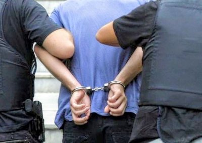 Оставиха в ареста младежа, обвинен в побоя на жена в Перник