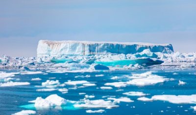 Най-големият айсберг в света в капан, върти се на едно място