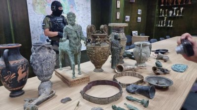 Задържаха шестима за трафик на културни ценности в Стара Загора