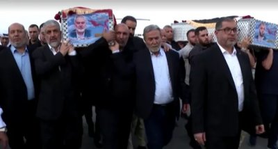 С официална церемония и траурна процесия: Погребаха лидерът на „Хамас“ Исмаил Хания