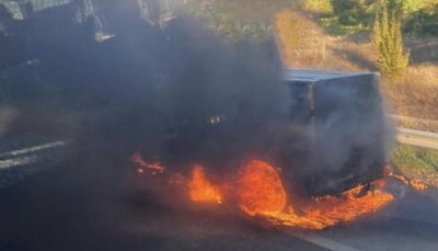 Горящ микробус затвори пътя за Поморие