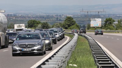 Километрично задръстване на автомагистрала Тракия на 247 км посока София Трафикът