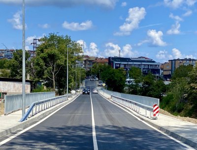 Жителите и туристите в Царево се раздват на мостовете в