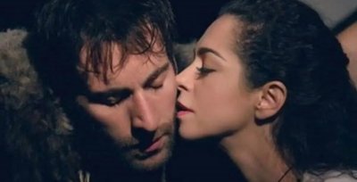 Актрисата Елена Петрова върти тайна любов с по младия си колега