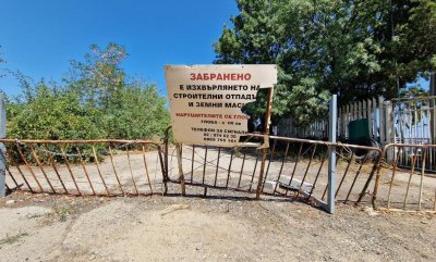 Тонове боклуци и строителни отпадъци се изсипват на незаконно сметище