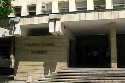 Протест пред Съдебната палата в Пловдив заради убита жена