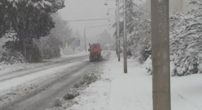 Снежни виелици във Франция, има загинал